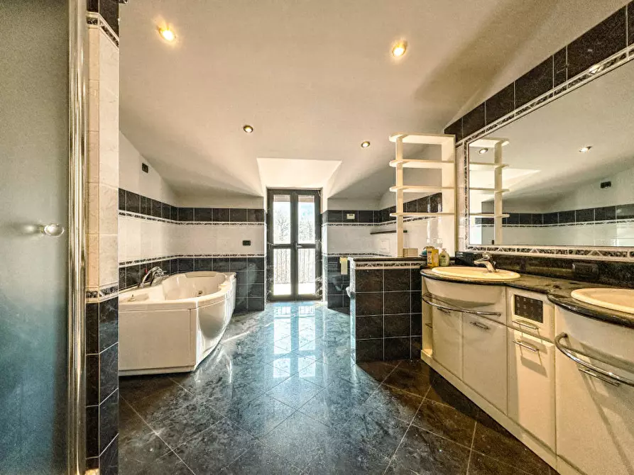 Immagine 5 di Appartamento in vendita  in via tevere 15 a Romagnano Sesia