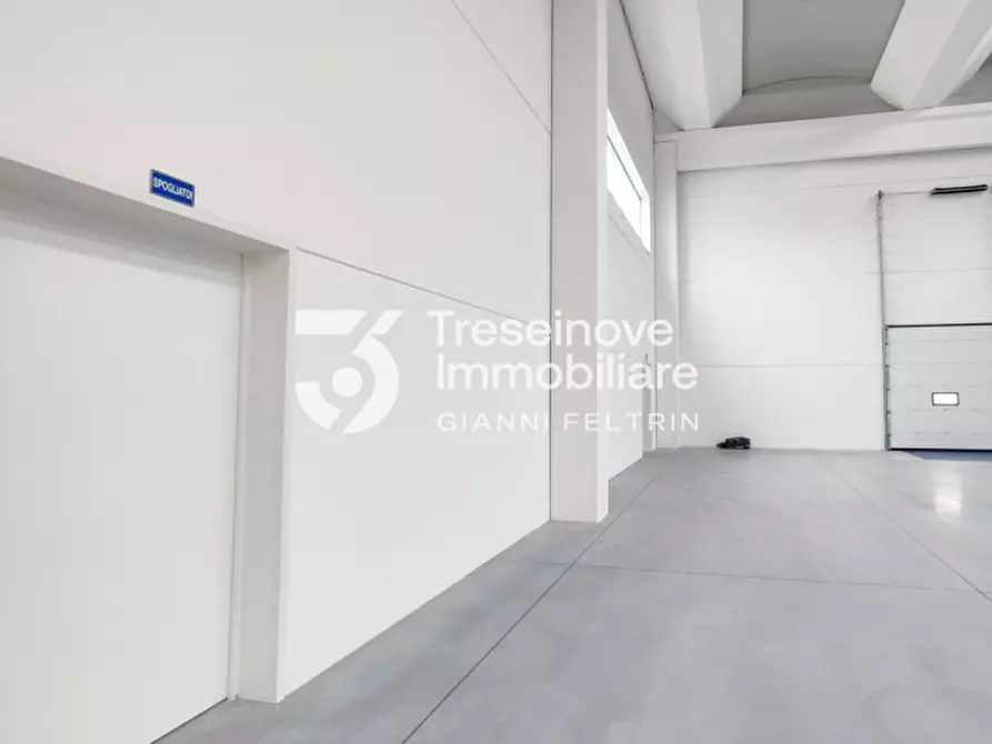 Immagine 12 di Capannone industriale in vendita  in Via Lombardia a Paese
