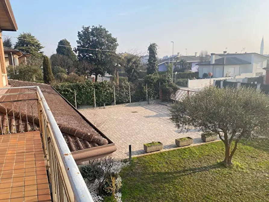 Immagine 1 di Casa bifamiliare in vendita  in via roma a Campolongo Maggiore