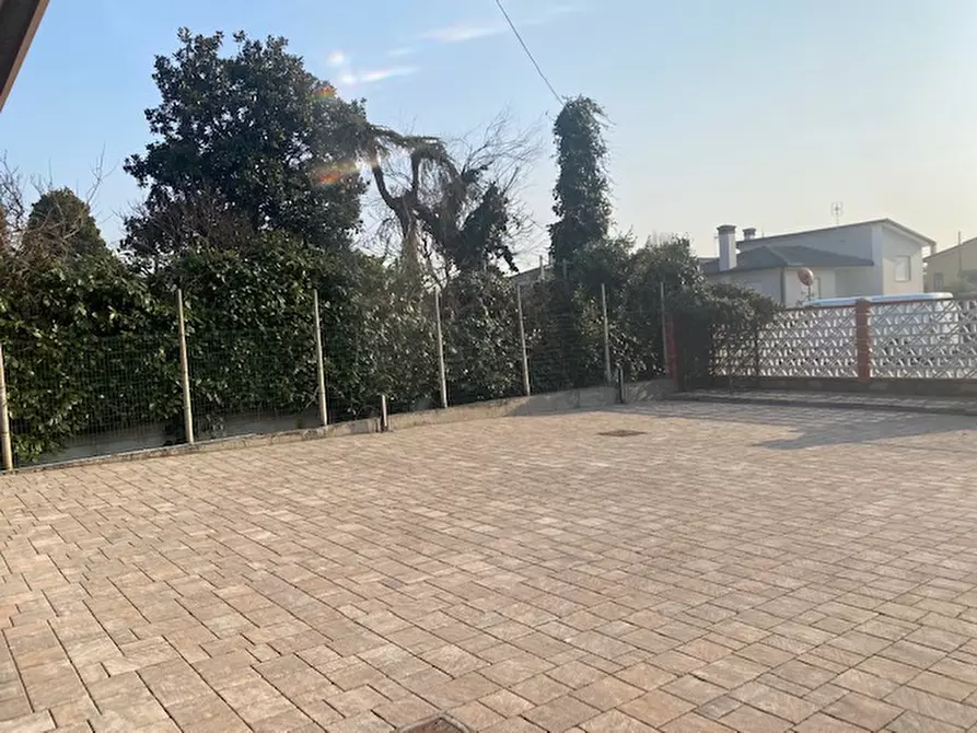 Immagine 14 di Casa bifamiliare in vendita  in via roma a Campolongo Maggiore