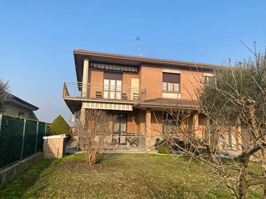 Immagine 15 di Casa bifamiliare in vendita  in via roma a Campolongo Maggiore