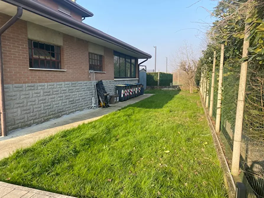 Immagine 16 di Casa bifamiliare in vendita  in via roma a Campolongo Maggiore