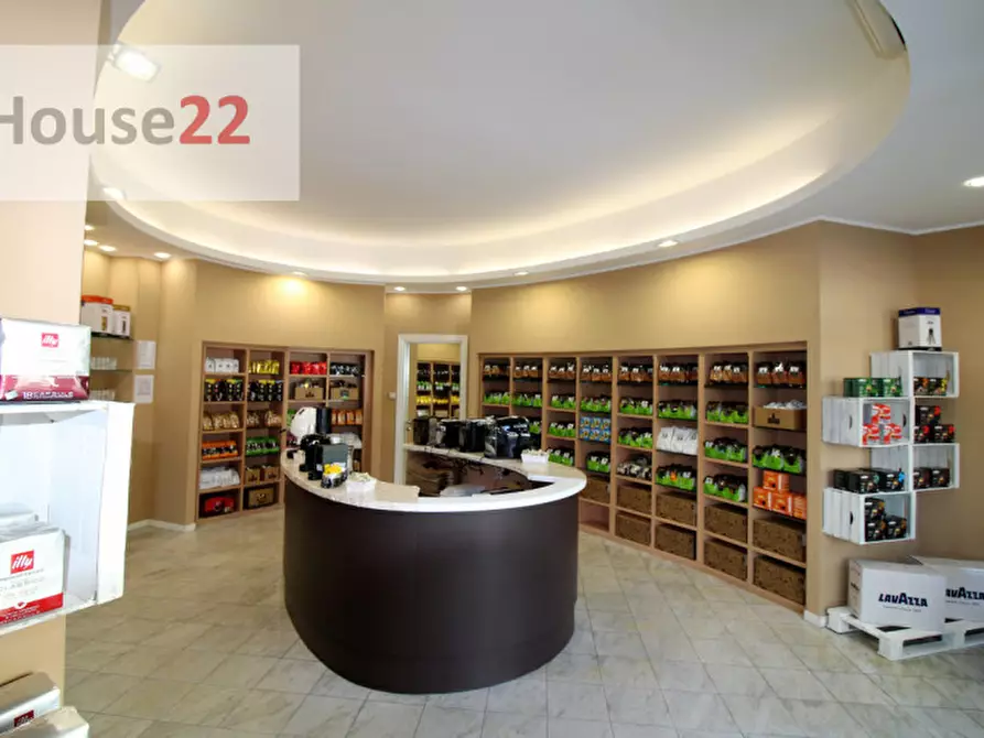 Immagine 1 di Negozio in vendita  in Viale della Pace 142 a Vicenza