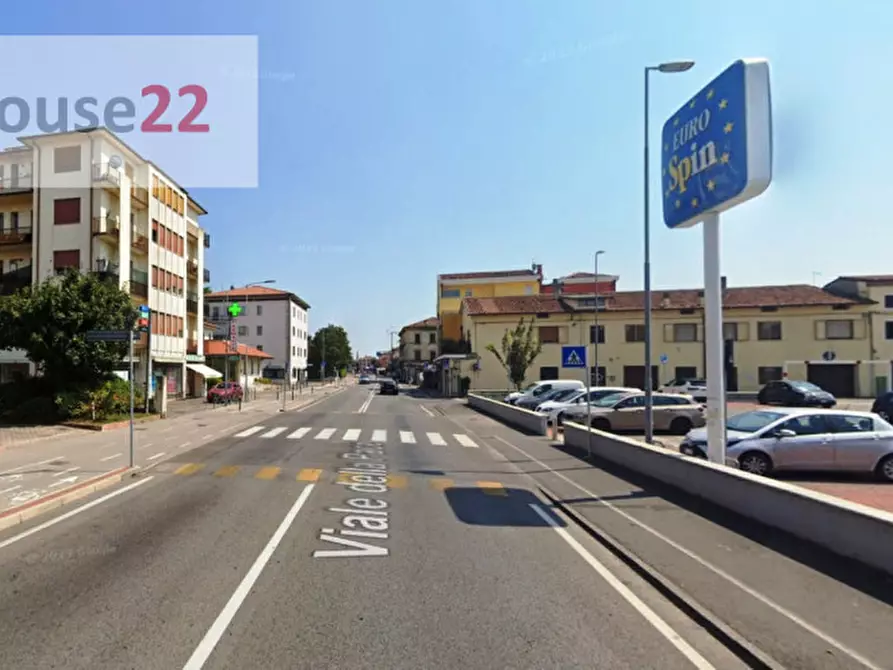 Immagine 5 di Negozio in vendita  in Viale della Pace 142 a Vicenza