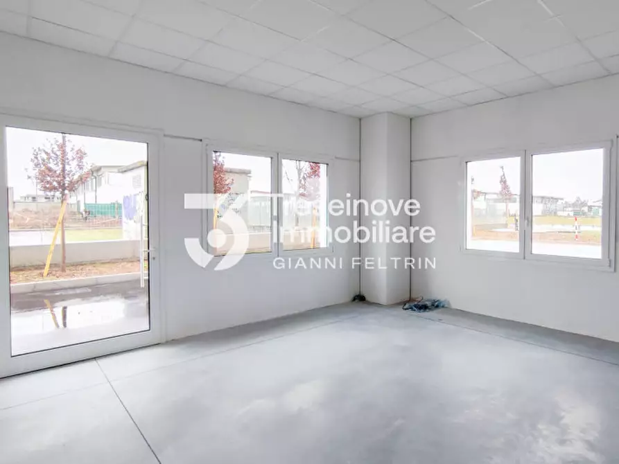 Immagine 10 di Capannone industriale in vendita  in Via Lombardia a Paese
