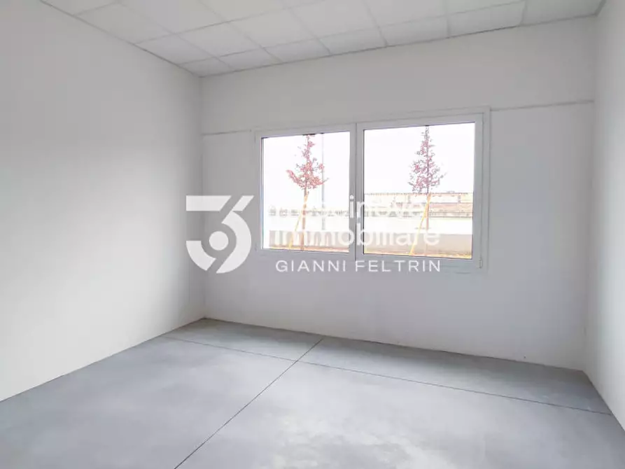 Immagine 11 di Capannone industriale in vendita  in Via Lombardia a Paese