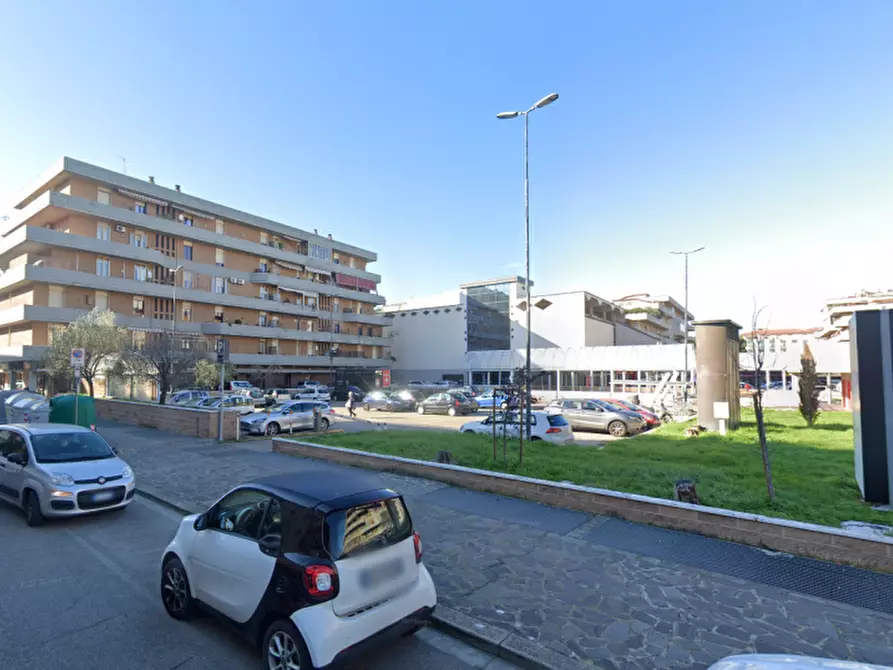 Immagine 4 di Negozio in affitto  in PIAZZA TOGLIATTI a Scandicci