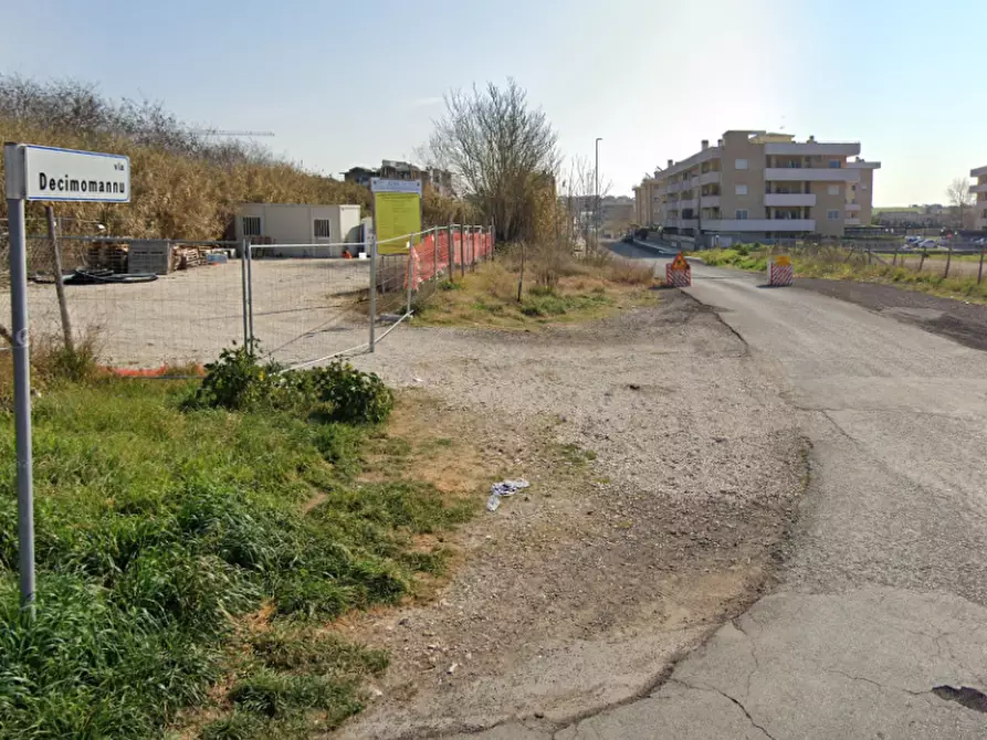 Immagine 2 di Negozio in vendita  in Via Decimomannu a Roma