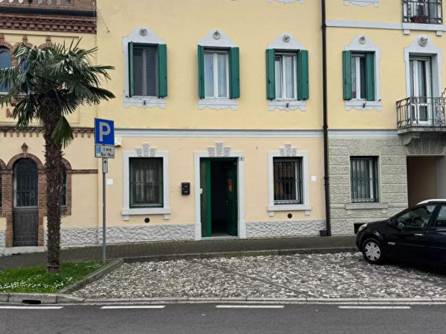 Immagine 1 di Negozio in affitto  in Piazza Municipio 6 a Trivignano Udinese
