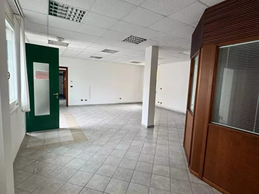 Immagine 5 di Negozio in affitto  in Piazza Municipio 6 a Trivignano Udinese