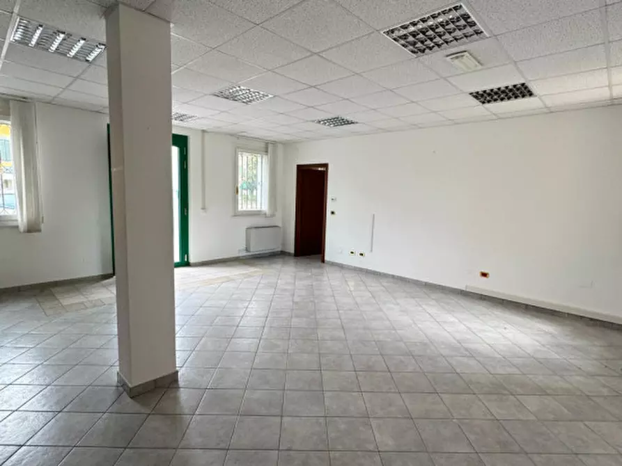 Immagine 6 di Negozio in affitto  in Piazza Municipio 6 a Trivignano Udinese