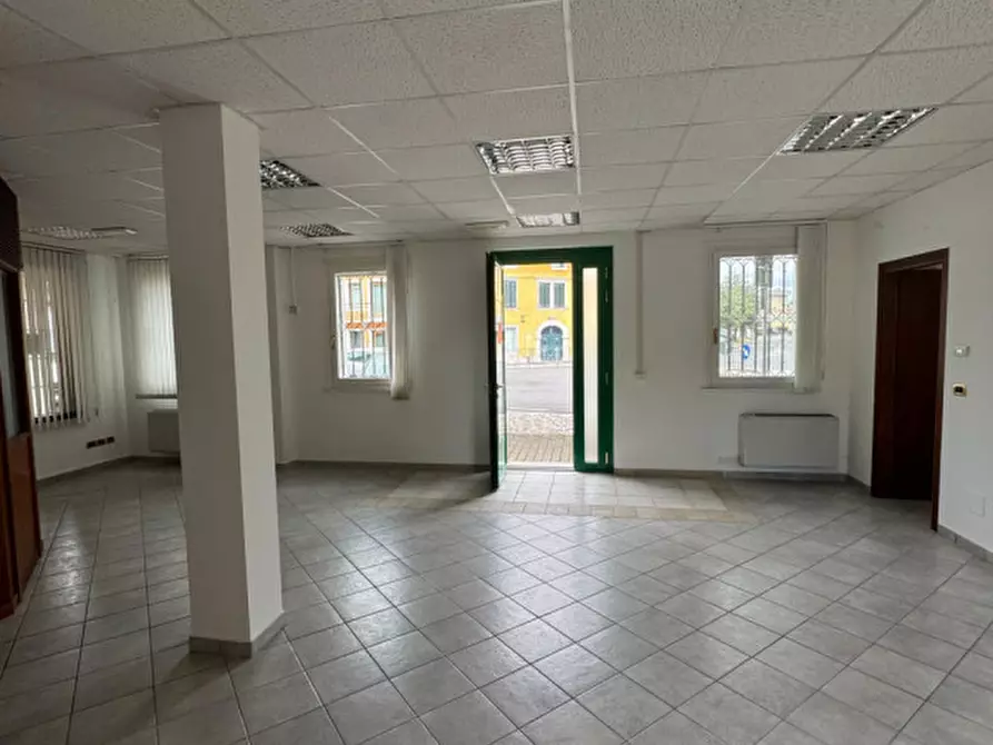 Immagine 7 di Negozio in affitto  in Piazza Municipio 6 a Trivignano Udinese