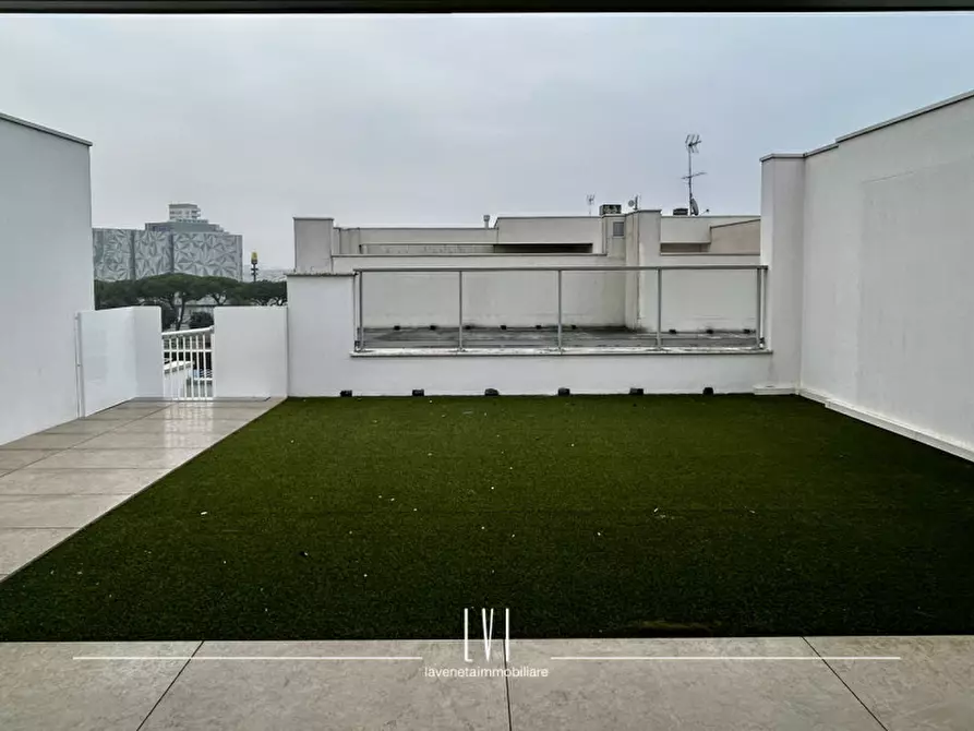 Immagine 25 di Appartamento in vendita  in via domenico modugno 69 a Jesolo