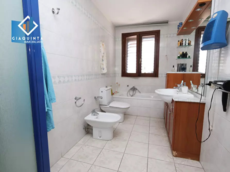 Immagine 18 di Appartamento in vendita  in PIAZZA MUNICIPIO Piano 1 a Palagonia