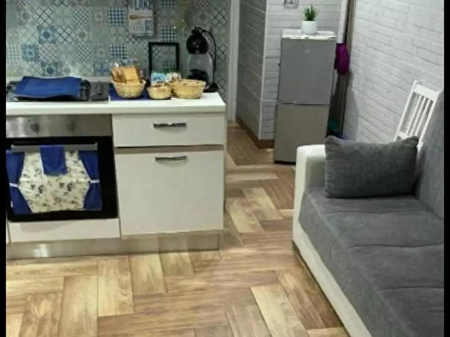 Immagine 1 di Appartamento in affitto  in via salita paradiso a Napoli