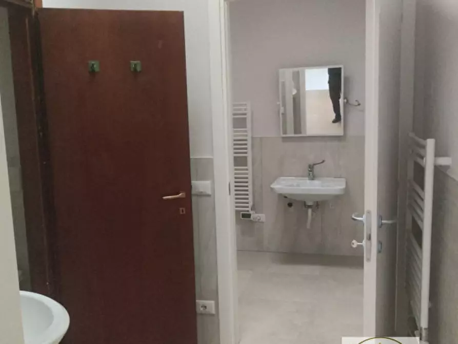 Immagine 3 di Ufficio in affitto  a Due Carrare