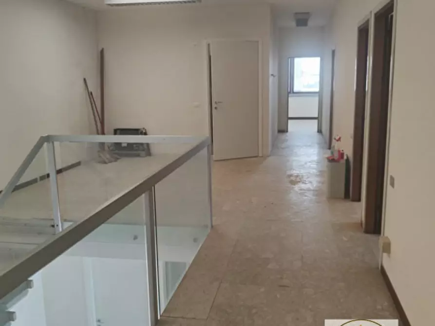 Immagine 4 di Ufficio in affitto  a Due Carrare