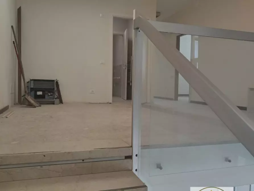 Immagine 5 di Ufficio in affitto  a Due Carrare
