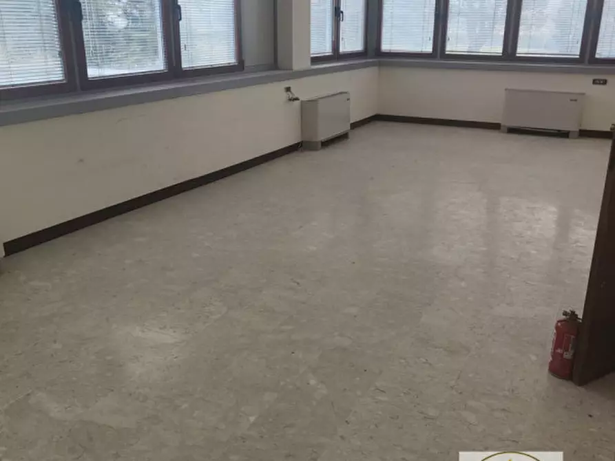 Immagine 6 di Ufficio in affitto  a Due Carrare