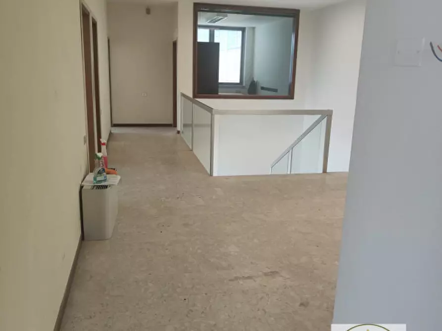 Immagine 14 di Ufficio in affitto  a Due Carrare