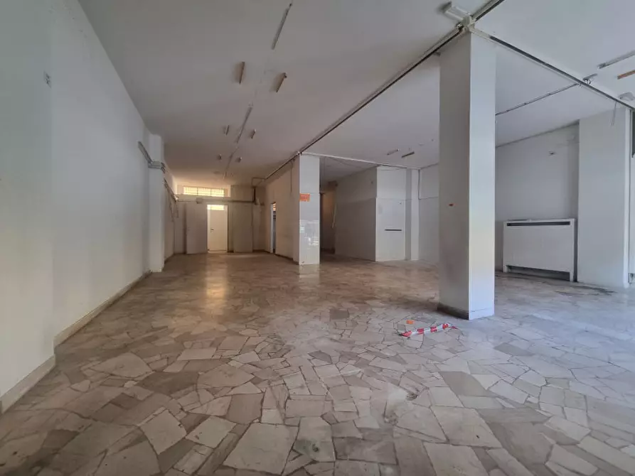 Immagine 1 di Negozio in vendita  in VIA ORAZIO VECCHI a Firenze