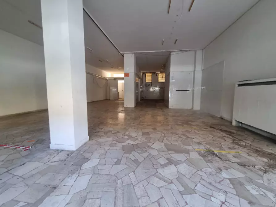 Immagine 2 di Negozio in vendita  in VIA ORAZIO VECCHI a Firenze