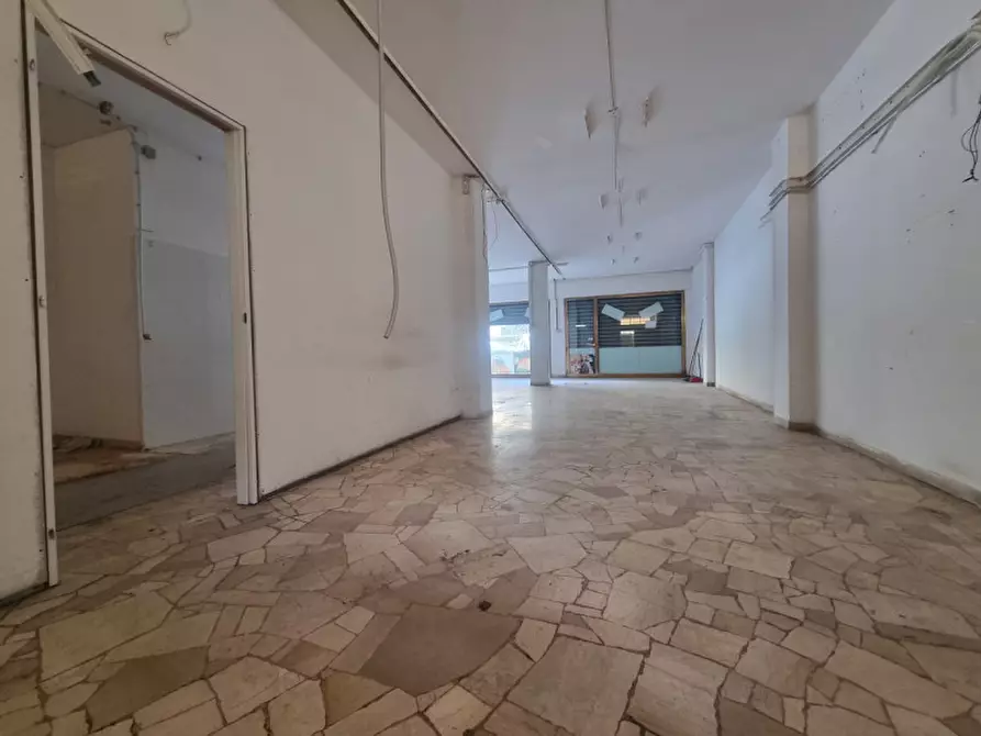 Immagine 4 di Negozio in vendita  in VIA ORAZIO VECCHI a Firenze