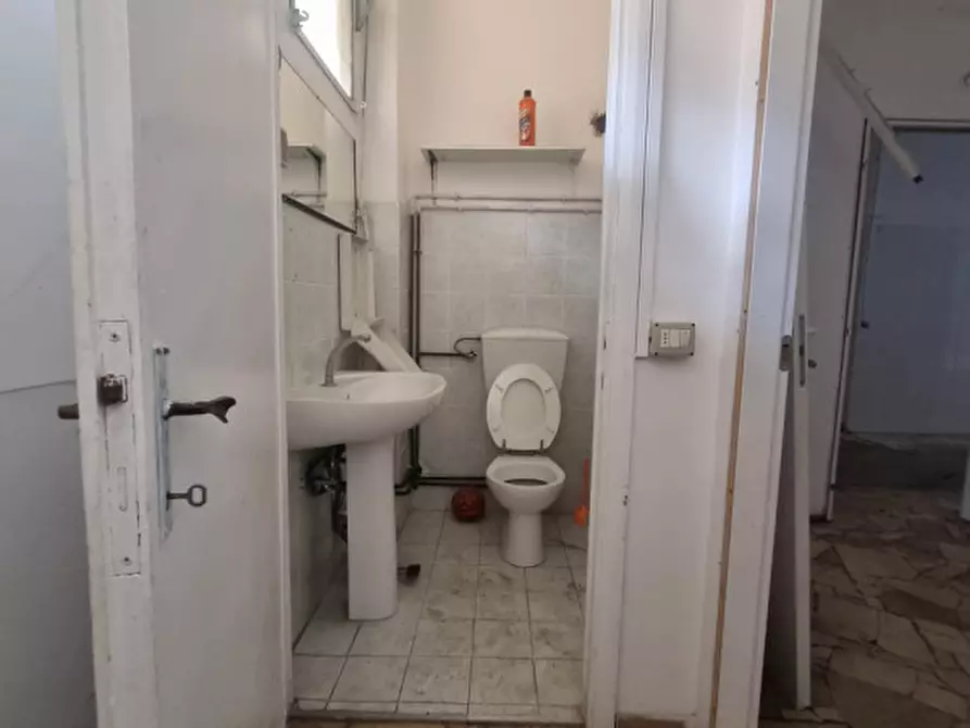 Immagine 5 di Negozio in vendita  in VIA ORAZIO VECCHI a Firenze