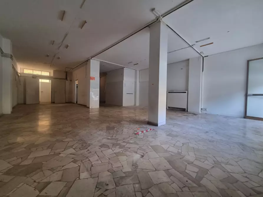 Immagine 7 di Negozio in vendita  in VIA ORAZIO VECCHI a Firenze