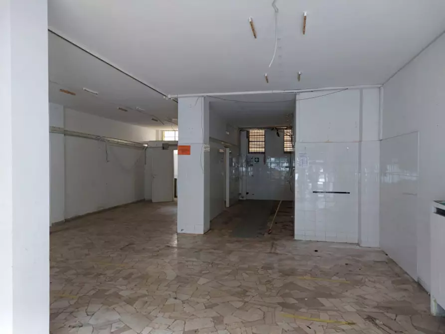 Immagine 8 di Negozio in vendita  in VIA ORAZIO VECCHI a Firenze