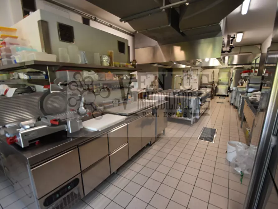 Immagine 1 di Attività commerciale in vendita  a Camponogara