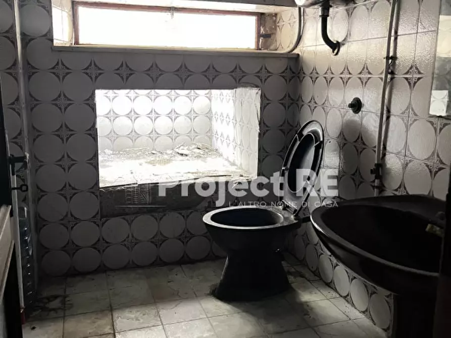 Immagine 10 di Magazzino in vendita  in Via Aschenez a Reggio Di Calabria