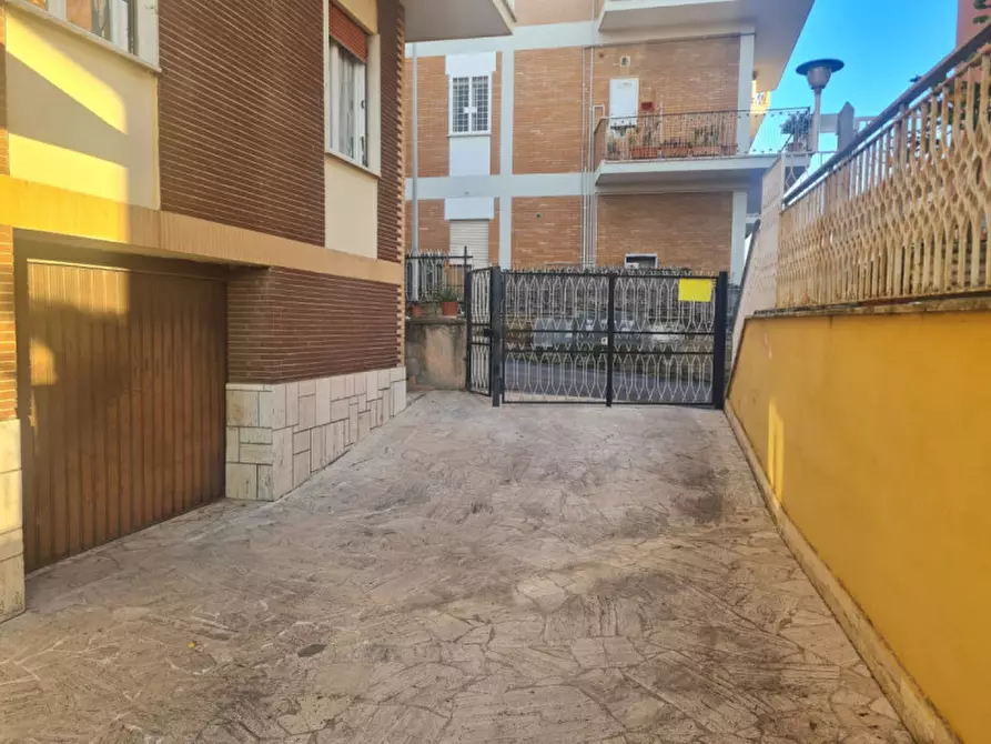 Immagine 1 di Garage in vendita  in Via Castel San Niccolò a Roma