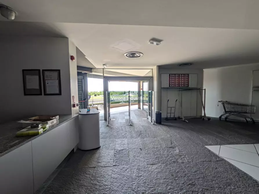 Immagine 5 di Negozio in vendita  in Viale del Lavoro a San Martino Buon Albergo