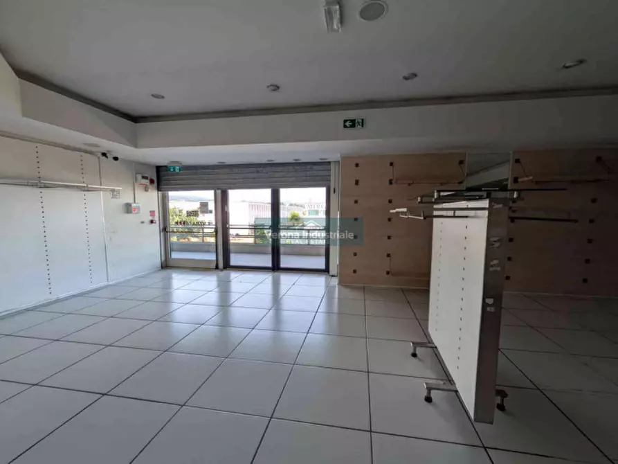 Immagine 6 di Negozio in vendita  in Viale del Lavoro a San Martino Buon Albergo