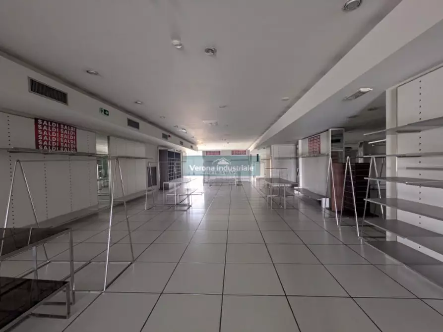 Immagine 12 di Negozio in vendita  in Viale del Lavoro a San Martino Buon Albergo