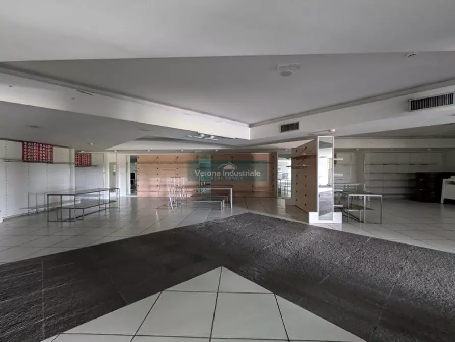 Immagine 13 di Negozio in vendita  in Viale del Lavoro a San Martino Buon Albergo