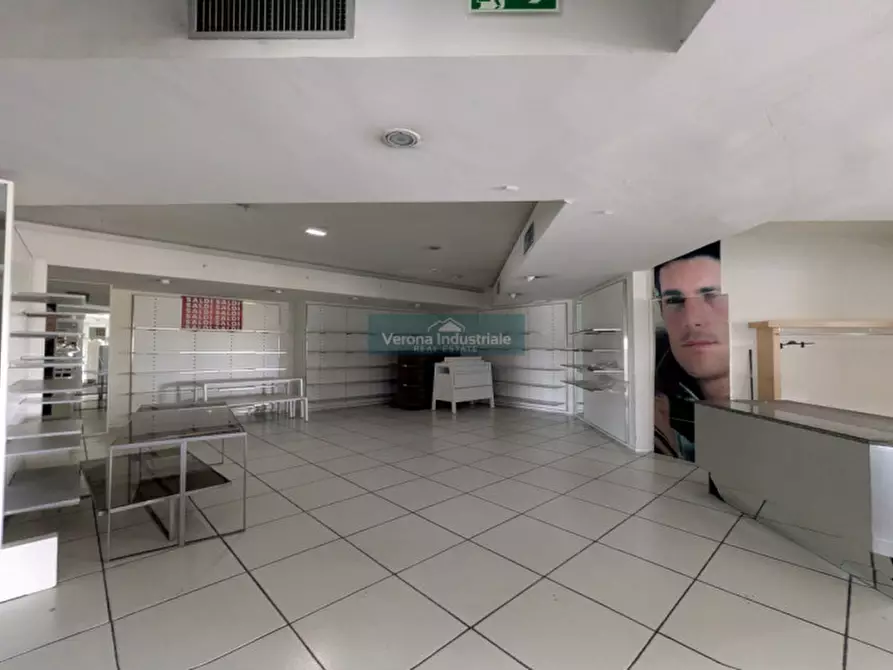 Immagine 14 di Negozio in vendita  in Viale del Lavoro a San Martino Buon Albergo
