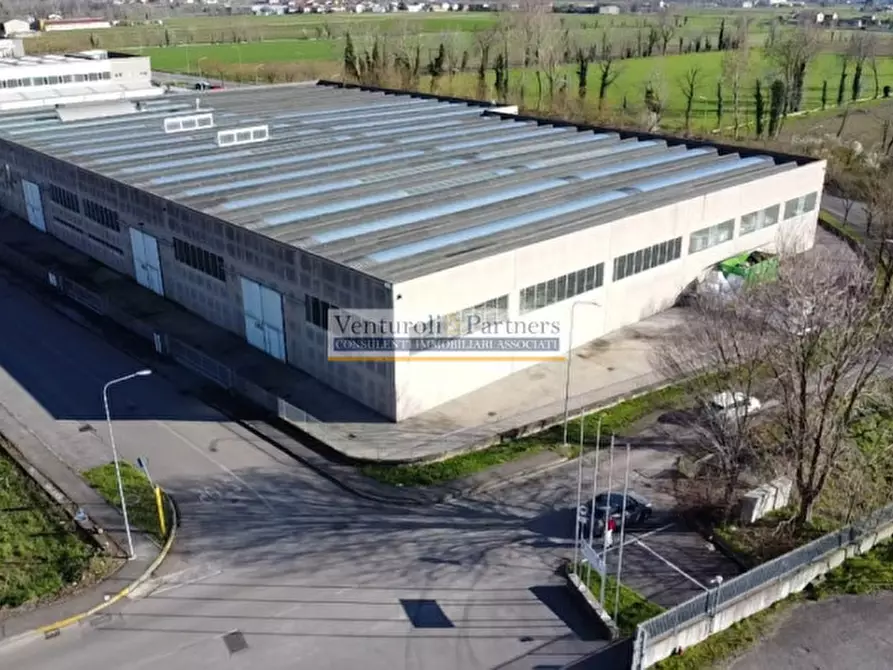 Immagine 2 di Capannone industriale in vendita  in Via Monticelli a Soiano Del Lago