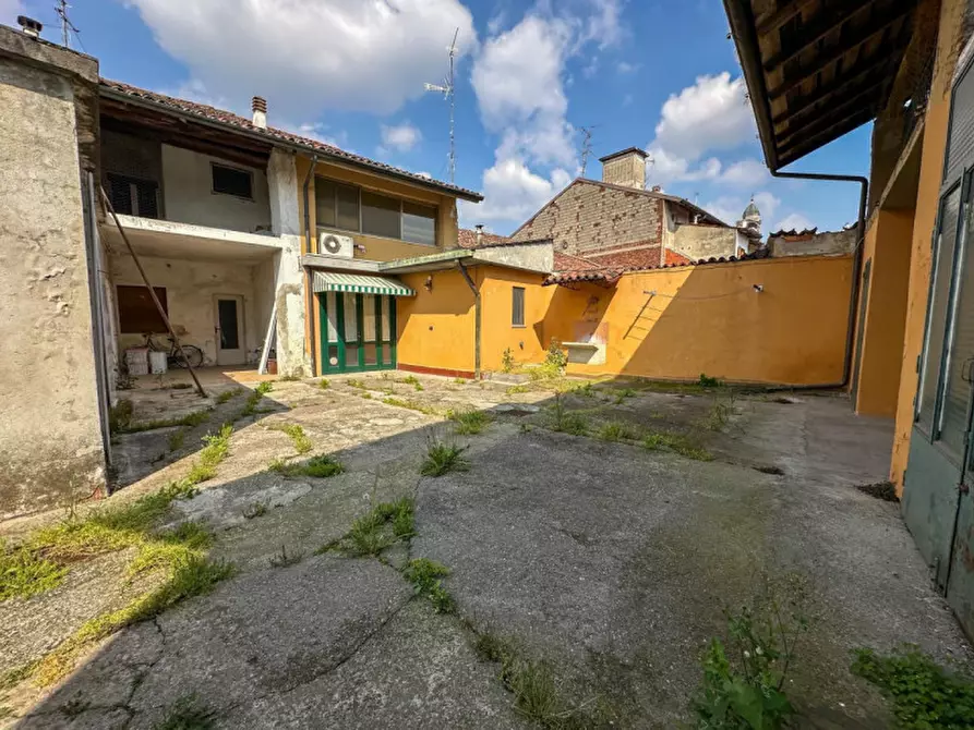 Immagine 2 di Casa indipendente in vendita  a Orzivecchi