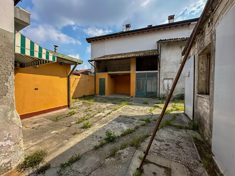 Immagine 4 di Casa indipendente in vendita  a Orzivecchi