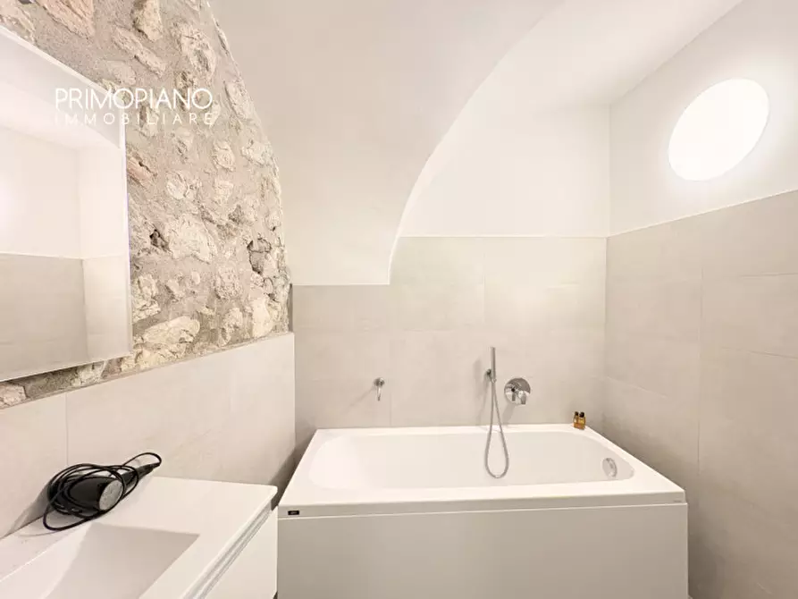 Immagine 31 di Bed & Breakfast in vendita  in Vicolo Secco a Arco