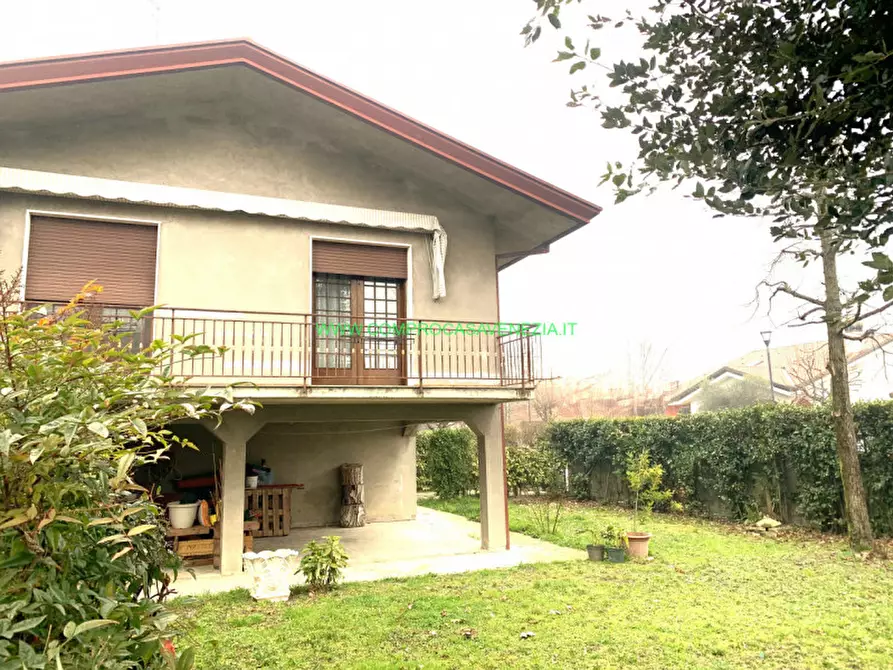 Immagine 1 di Casa bifamiliare in vendita  in Viale Kennedy a Quarto D'altino