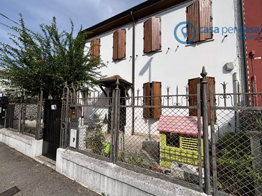 Immagine 1 di Villetta a schiera in vendita  a Rovigo