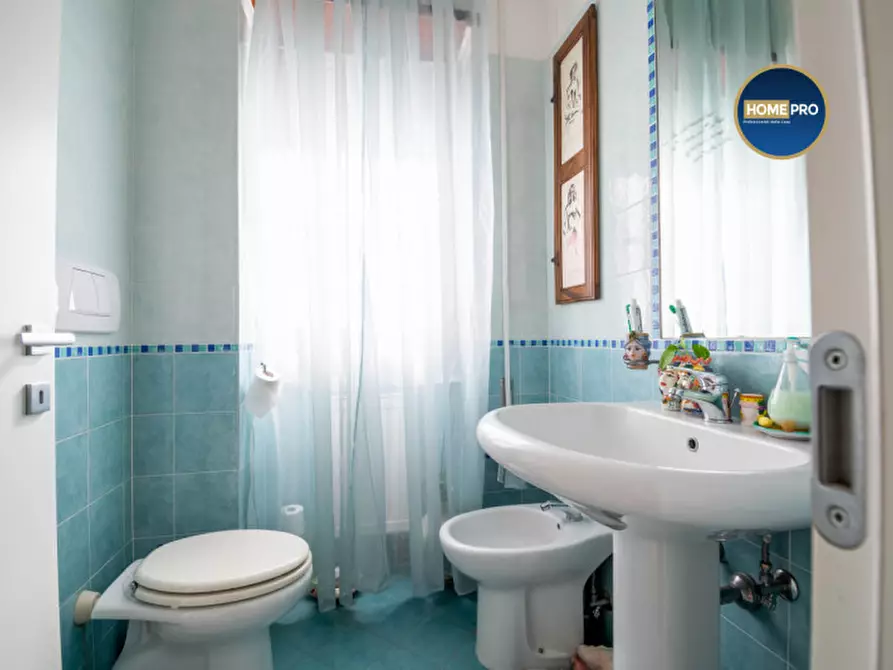 Immagine 26 di Villa in vendita  in Via Sofocle a Roma