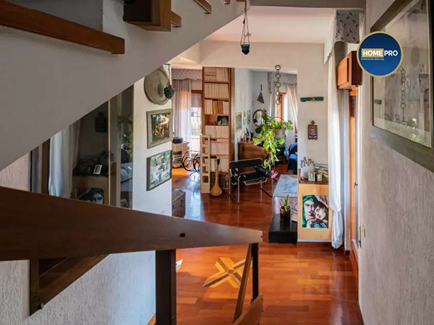 Immagine 53 di Villa in vendita  in Via Sofocle a Roma