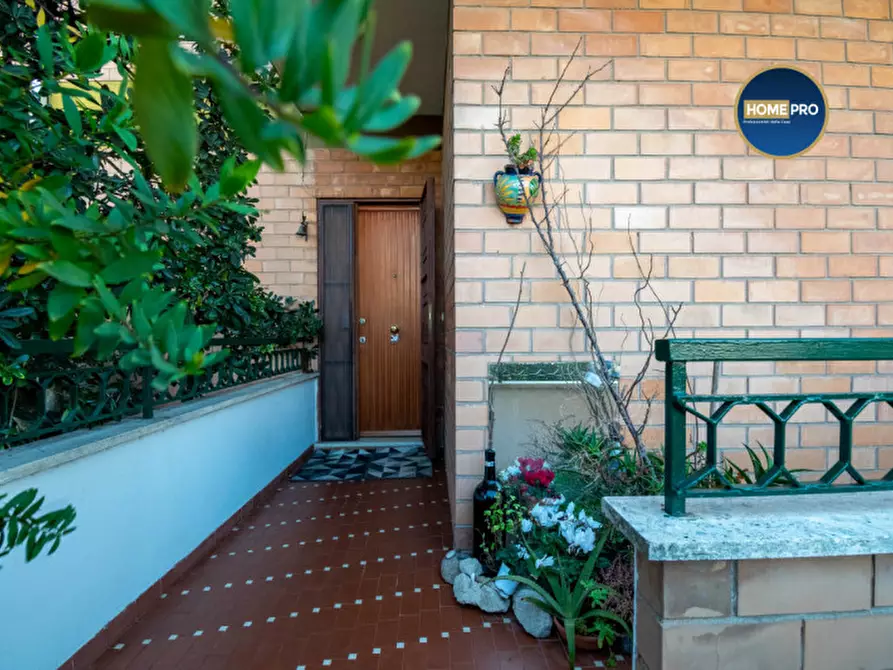 Immagine 62 di Villa in vendita  in Via Sofocle a Roma