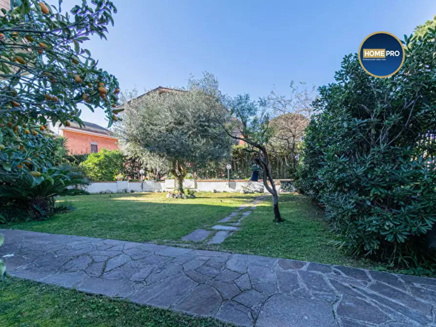 Immagine 70 di Villa in vendita  in Via Sofocle a Roma