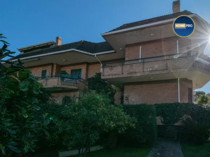 Immagine 73 di Villa in vendita  in Via Sofocle a Roma