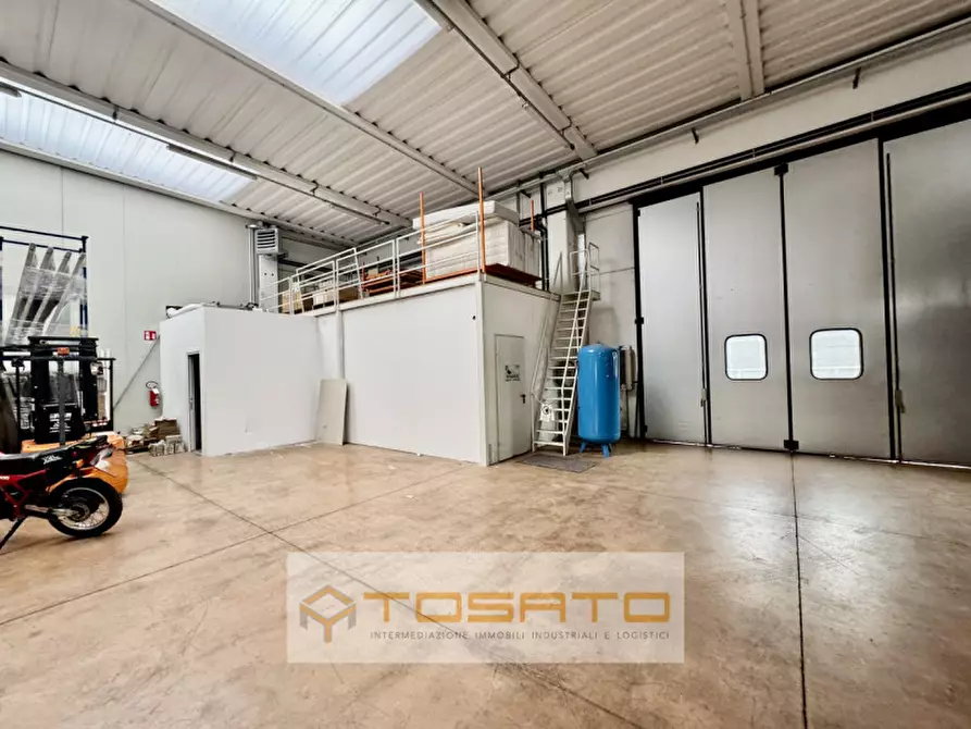 Immagine 3 di Capannone industriale in vendita  a Sacile